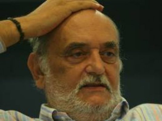DATORII. Dinu Patriciu şi-a scos avioanele la vânzare